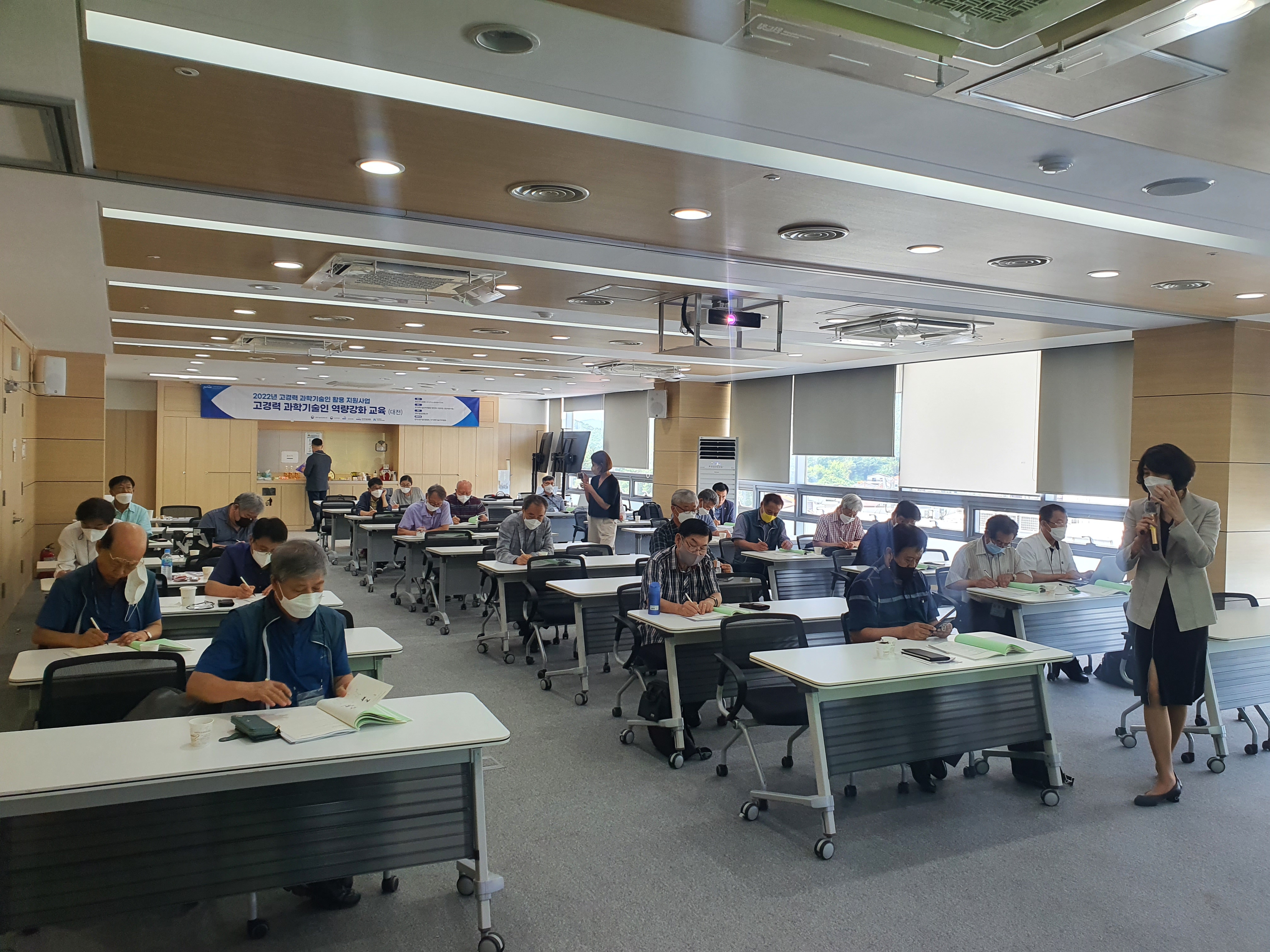 2022년 고경력 과학기술인 역량강화 교육(대전) 관련사진 4